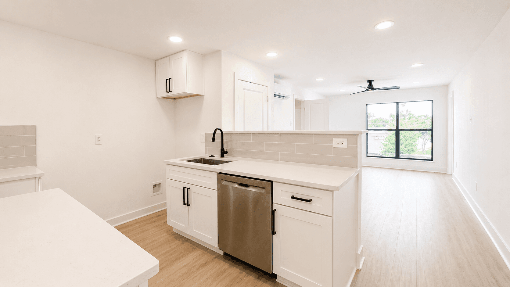 1510 W Jefferson Blvd — photo 10