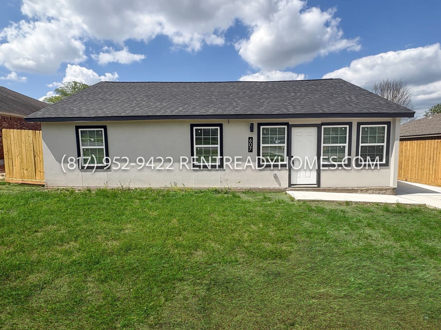 607 Lake View Dr — photo 1