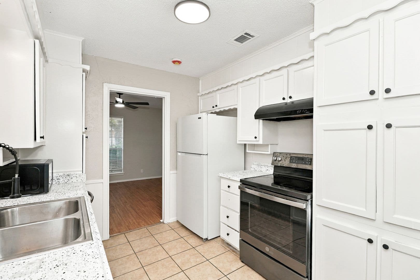6300 Wheaton Drive — photo 8