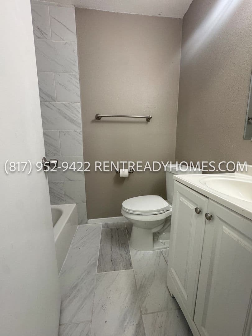104 Twining Dr - Unit B — photo 2